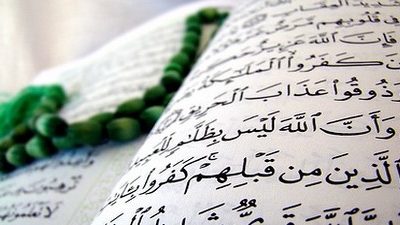 آیا فایده ای دارد که قرآن را بدون فهم آن بخوانیم؟